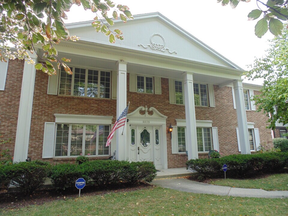 5525 Glenridge Dr in Toledo, OH - Building Photo