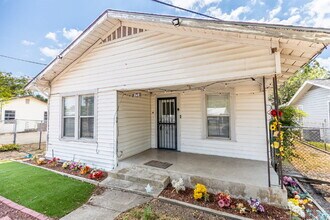 226 W Harding Blvd in San Antonio, TX - Building Photo - Building Photo