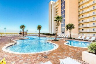 9860 S Thomas Dr in Panama City Beach, FL - Foto de edificio - Building Photo
