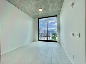 190 NW 27th St, Unit A4 Apartamentos