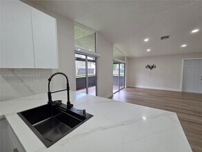 15798 Woodgate Ct in Sunrise, FL - Building Photo - Building Photo