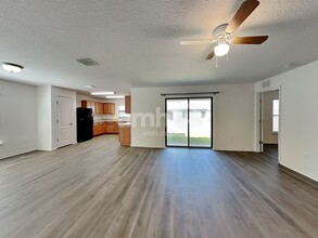 914 Wynnmere Walk in Ruskin, FL - Building Photo - Building Photo