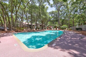 43 Folly Field Rd in Hilton Head Island, SC - Building Photo - Building Photo