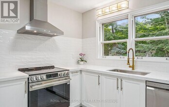 9 Pinevale Rd in Markham, ON - Building Photo - Building Photo