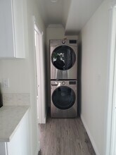 5306 Romaine Street in Los Angeles, CA - Foto de edificio - Building Photo