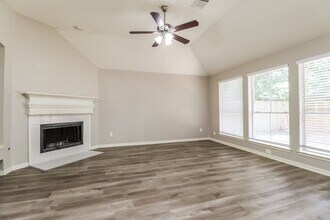 8310 E Copper Lakes Dr in Houston, TX - Building Photo - Building Photo