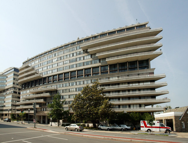 Watergate West Residences in Washington, DC - Building Photo - Building Photo