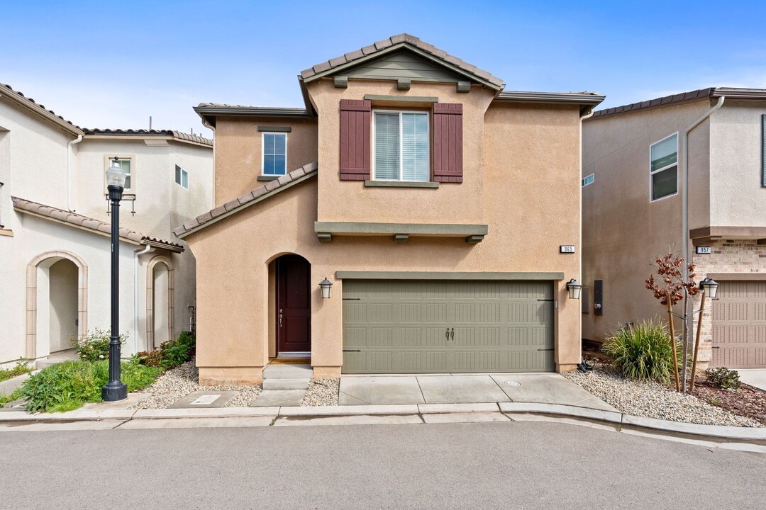 965 Thurman Way in Madera, CA - Foto de edificio