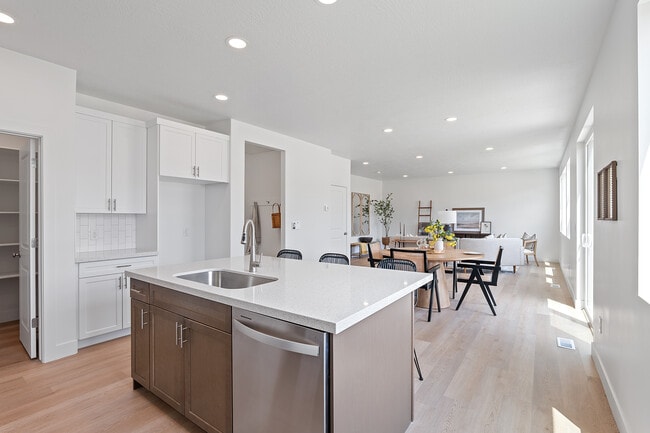 165 S Starlight Ln in Springville, UT - Foto de edificio - Building Photo