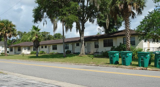 101-111 E Stetson Ave in DeLand, FL - Building Photo - Building Photo