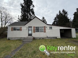 5720 62nd St W in University Place, WA - Building Photo