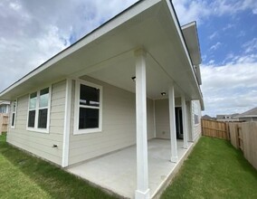 140 Lyndon Dr in San Marcos, TX - Building Photo - Building Photo