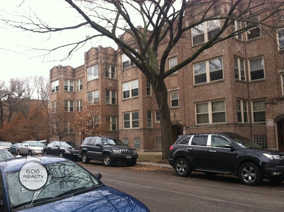 1909 W Argyle St, Unit 1 in Chicago, IL - Building Photo