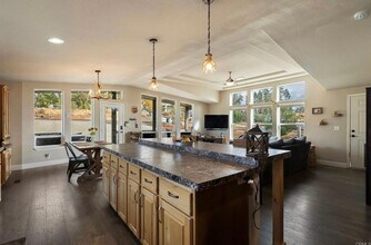 918 Deer Creek Ln in Paradise, CA - Building Photo - Building Photo