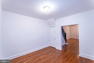 2306 E Cambria St in Philadelphia, PA - Foto de edificio - Building Photo