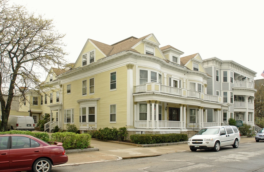 412 Notre Dame Ave in Manchester, NH - Foto de edificio