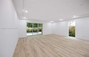 3162 Plaza St in Miami, FL - Building Photo - Building Photo