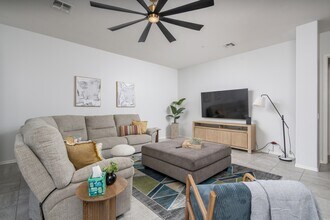 17674 N 77th Pl in Scottsdale, AZ - Building Photo - Building Photo