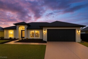 2045 NE 28th St in Cape Coral, FL - Building Photo