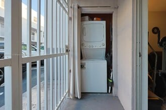 2730 W 76th St, Unit 104 in Hialeah, FL - Building Photo - Building Photo