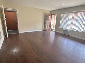 6742 Western Ave, Unit 11 in Buena Park, CA - Foto de edificio - Building Photo