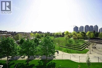 688 Abbott St in Vancouver, BC - Building Photo - Building Photo