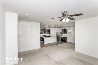 915 Newton Cir in Rockledge, FL - Foto de edificio - Building Photo