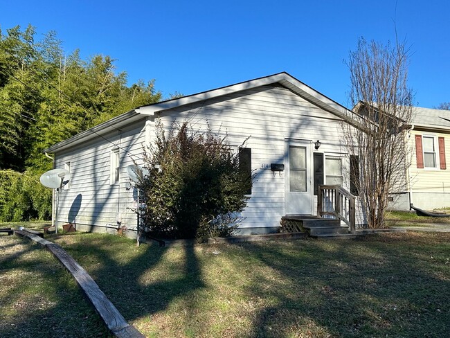 414 Longwood Ave in Farmville, VA - Building Photo - Building Photo