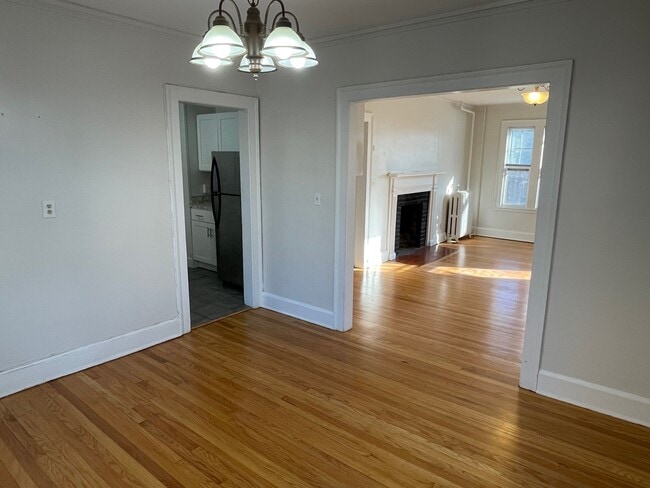 11 S Highland St, Unit 1 in West Hartford, CT - Foto de edificio - Building Photo
