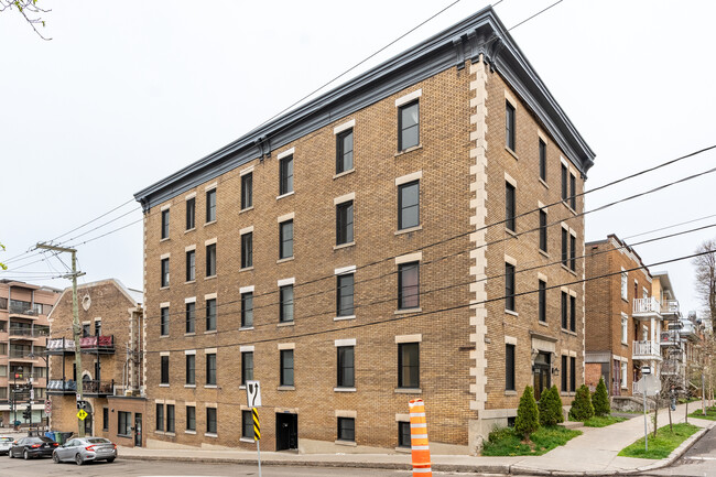 Saint-Jean Rue in Québec, QC - Building Photo - Building Photo