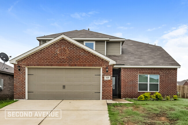 325 Condie Russell Ave in Venus, TX - Foto de edificio - Building Photo