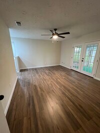 711 Leicester Ln photo'