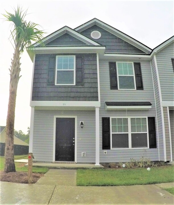11 St Augustine Way in Port Wentworth, GA - Building Photo