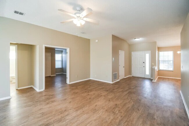 202 North St in Grand Prairie, TX - Building Photo - Building Photo