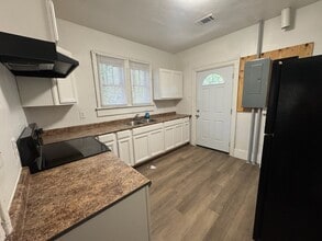 1124 W Lincoln Ave in Albany, GA - Building Photo - Building Photo