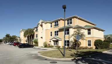 Lake Shore Apartments in West Palm Beach, FL - Building Photo - Building Photo