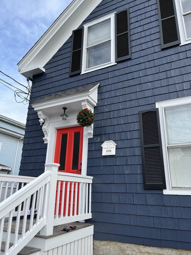 35 Lincoln Ave, Unit Suite B