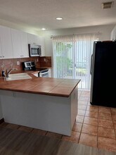 5725 NW 109th Ave in Doral, FL - Building Photo - Building Photo