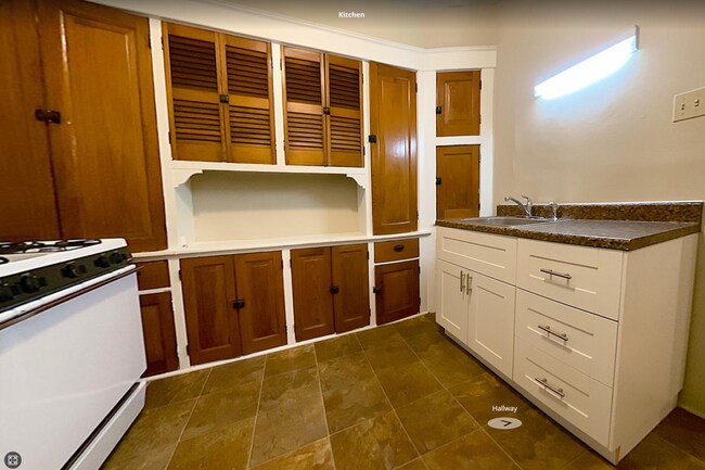 $1075 – 1 BR, 1 BA Apt, Incl Heat & Electric - Close to UW-Milwaukee - 3000 N Oakland Ave in Milwaukee, WI - Building Photo - Interior Photo