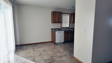 101 Eagle Path, Unit 1 in Eagle Lake, MN - Foto de edificio - Building Photo