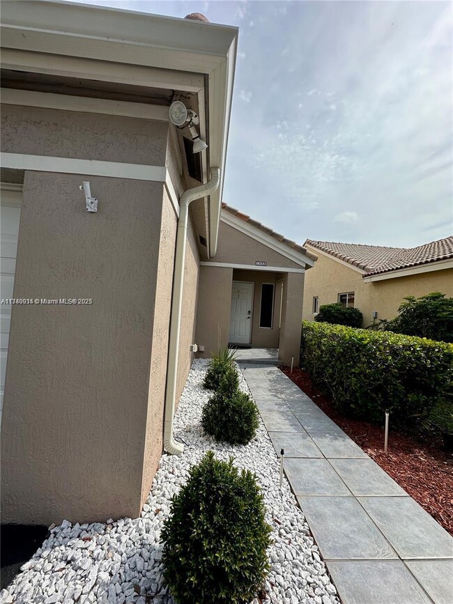 1402 Sabal Trail in Weston, FL - Building Photo - Building Photo