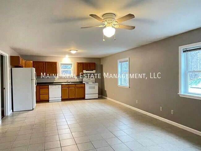 1835 Hammond St in Hermon, ME - Building Photo - Building Photo