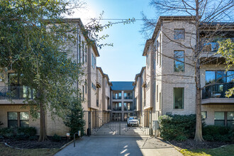 La Villa Apartments in Dallas, TX - Building Photo - Building Photo