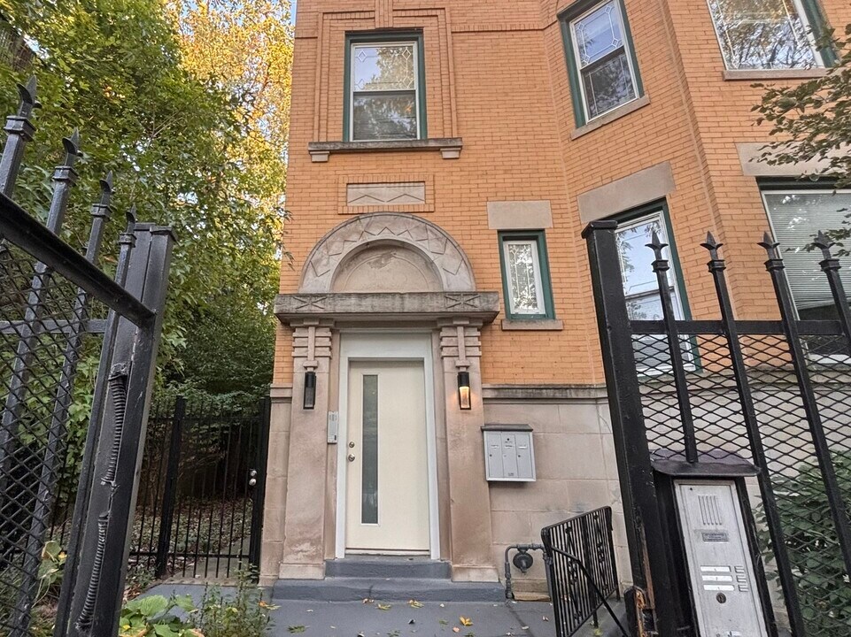 4003 S Calumet Ave in Chicago, IL - Building Photo