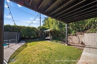 1850 Edgecliff Dr in Fullerton, CA - Building Photo - Building Photo
