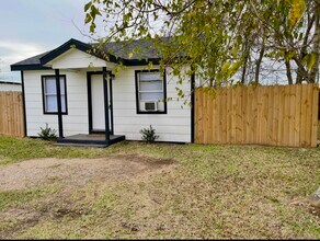 1905 N Avenue Q in Freeport, TX - Building Photo - Building Photo