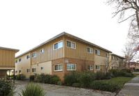 Saratoga Grove Apartments in San Jose, CA - Foto de edificio - Building Photo