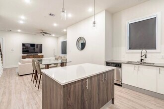 10211 Las Nubes Ave in Houston, TX - Building Photo - Building Photo