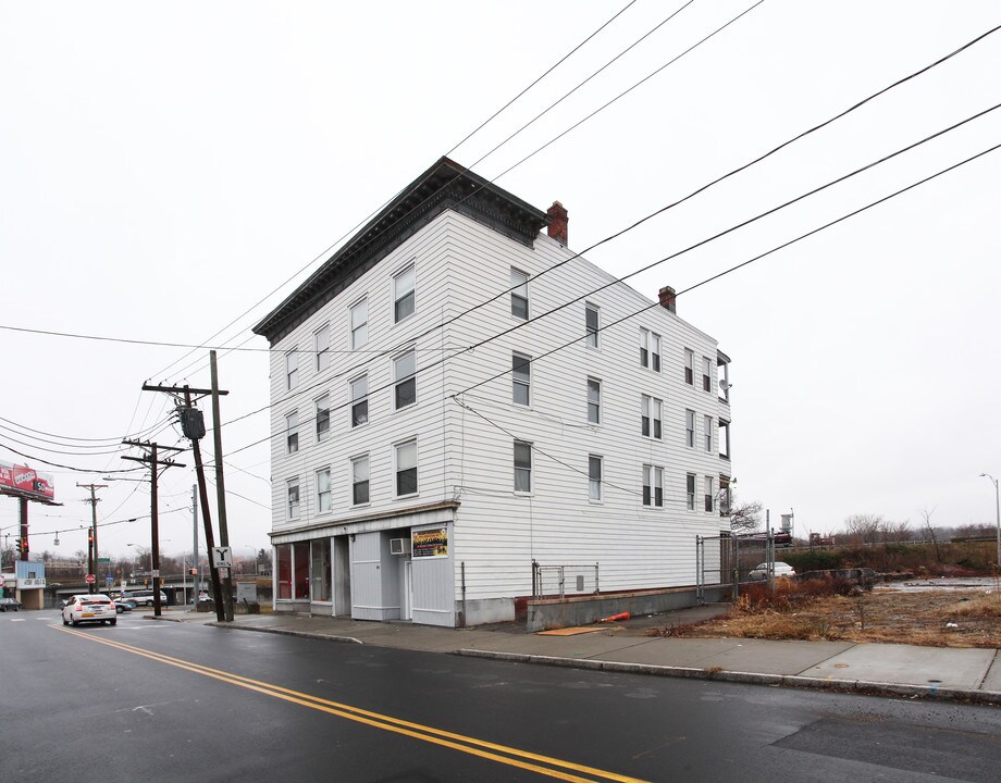 899-903 Bank St in Waterbury, CT - Building Photo