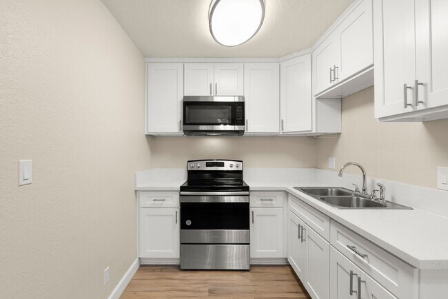 Briarwood Apartments - Riverside, CA in Riverside, CA - Building Photo - Building Photo